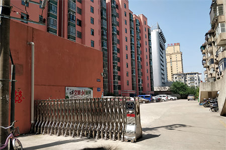 科信小区套二精装带车位带附房61.8万